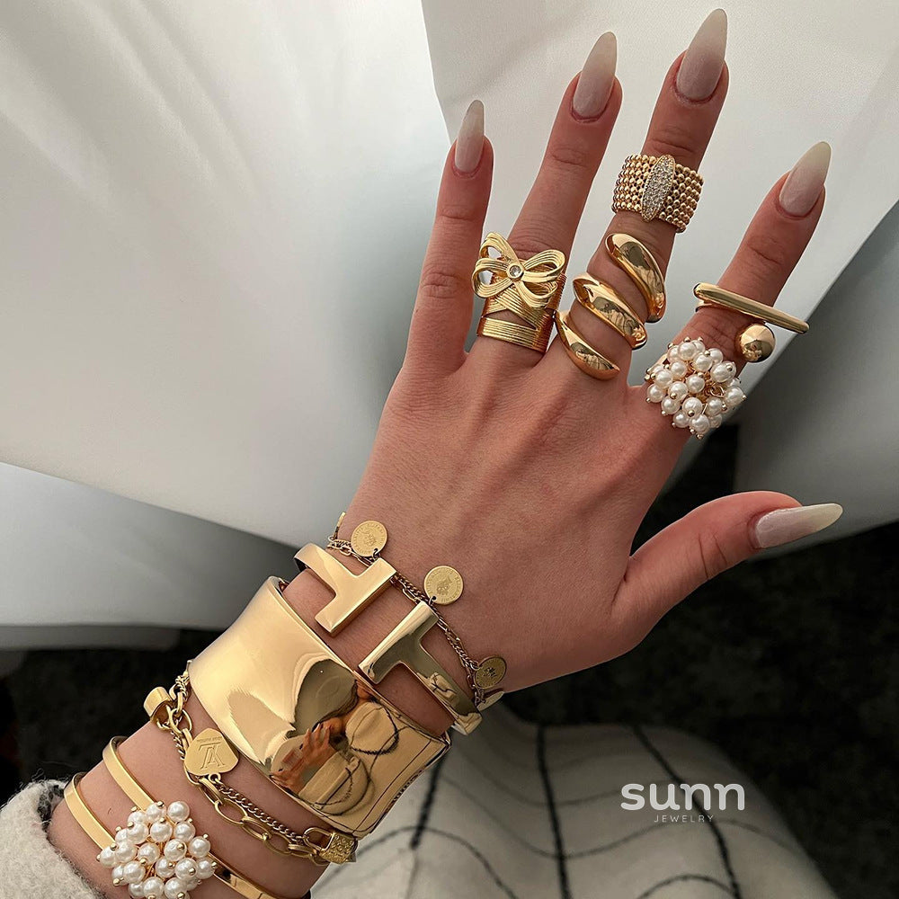 Maureen Diamond Bow Ring [7N33A89G]