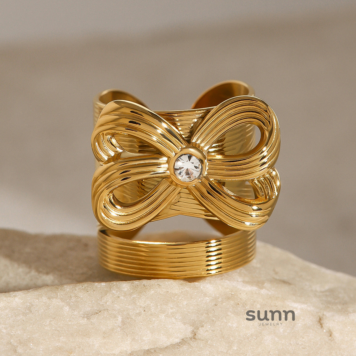 Maureen Diamond Bow Ring [K7ELEM0X]