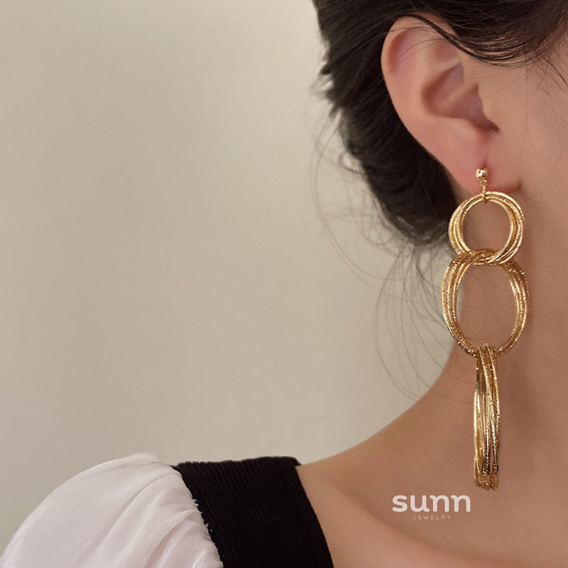 Maverick Gold Interlocking Earrings [GEZP2AE8]