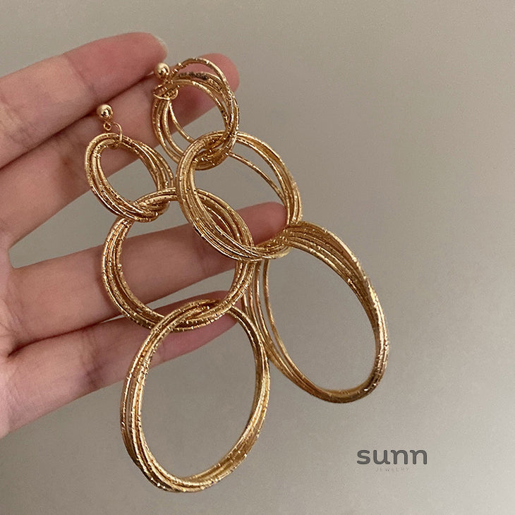 Maverick Gold Interlocking Earrings [UJTW4SNX]