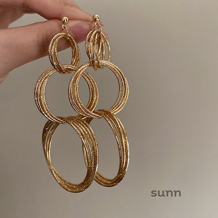 Maverick Gold Interlocking Earrings [2HKAYBF8]