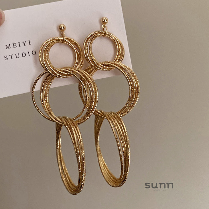 Maverick Gold Interlocking Earrings [YA7K09CL]
