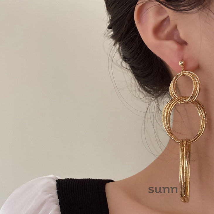 Maverick Gold Interlocking Earrings [5XJADY2Y]