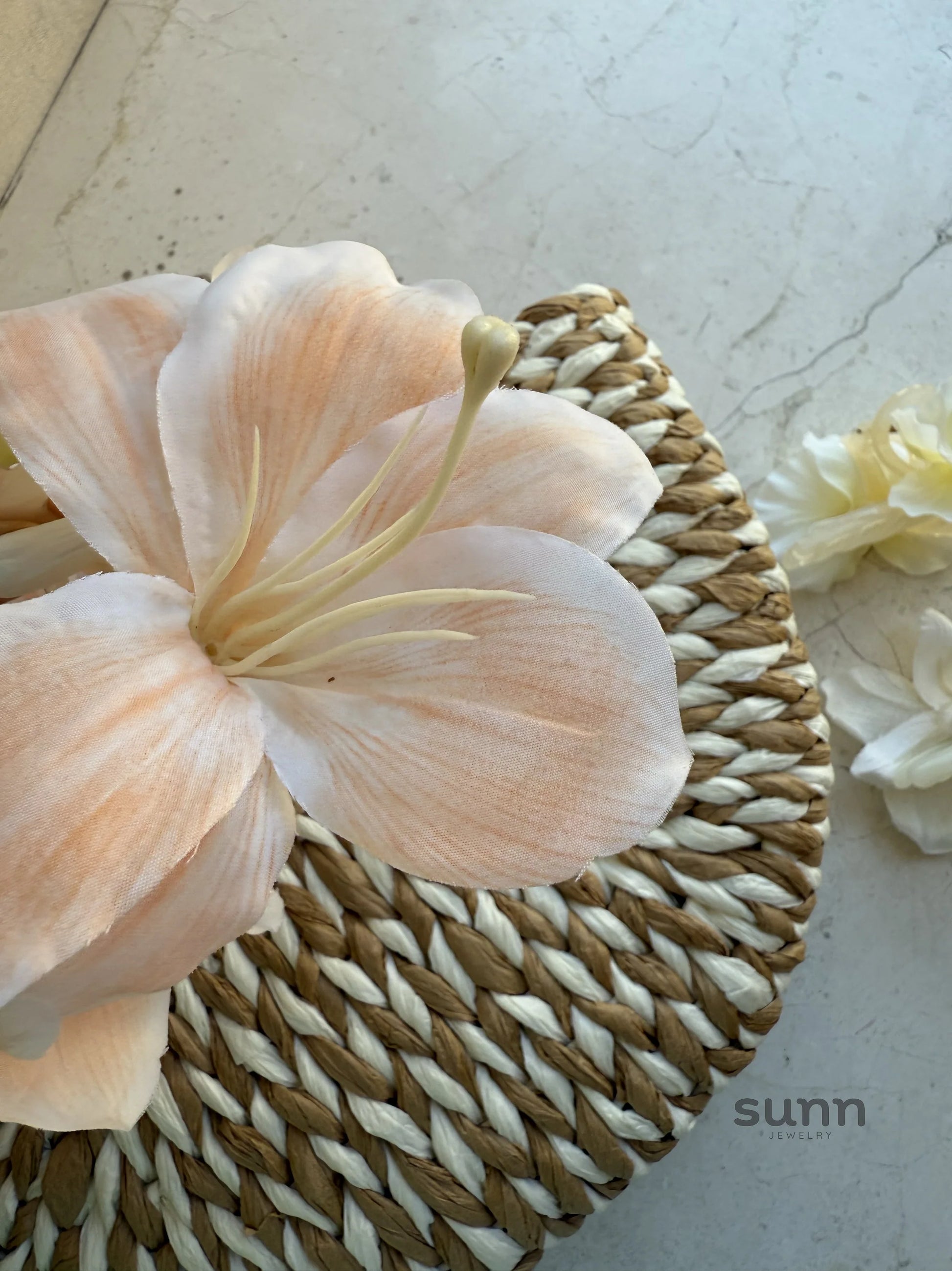 Maxwell Bloom Claw Clip