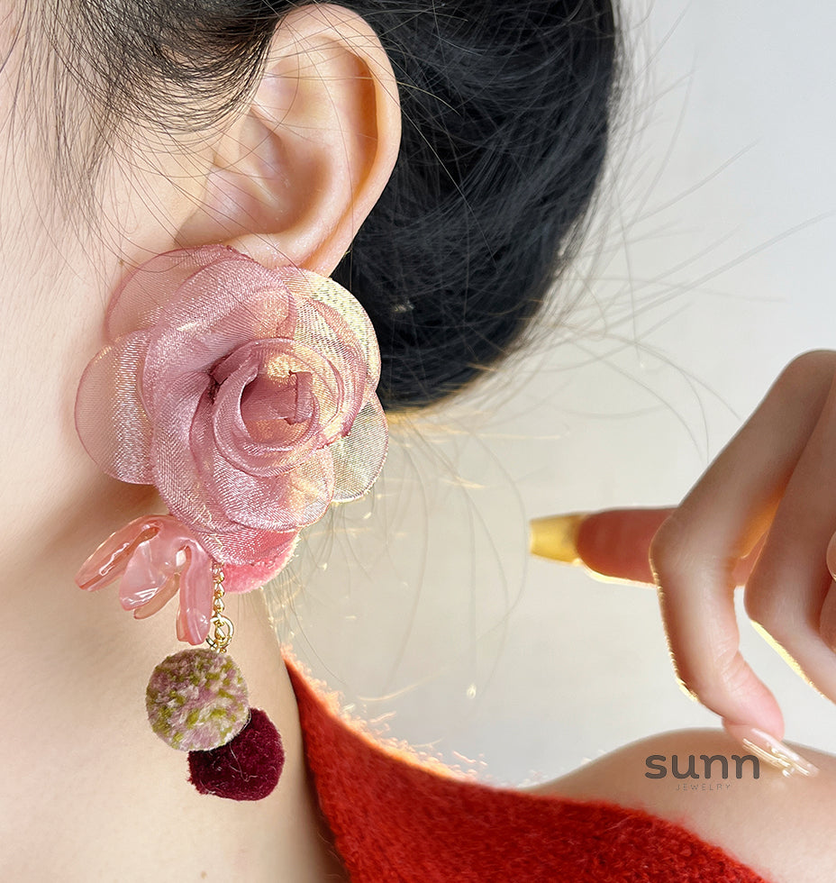 Maya Sheer Floral Pearl Earrings [PD663JQD]