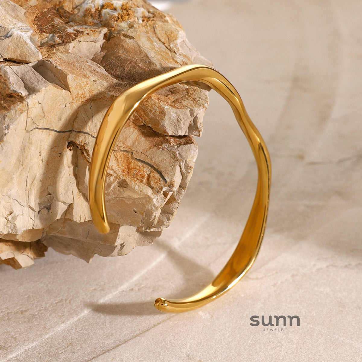 Mayzie Gold Ripple Cuff [51GLRB19]
