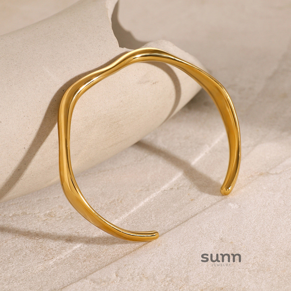 Mayzie Gold Ripple Cuff [SLS1LH3R]