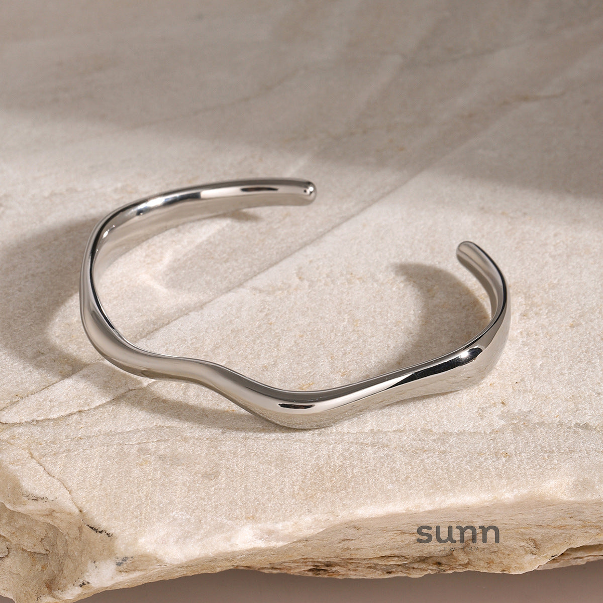Mayzie Gold Ripple Cuff [ZP1ZSA14]