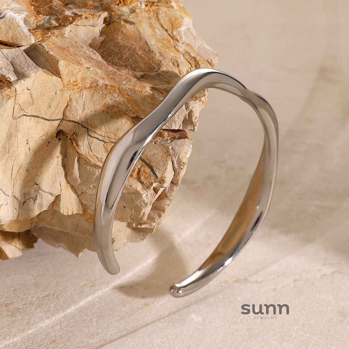 Mayzie Gold Ripple Cuff [3NC5DK41]