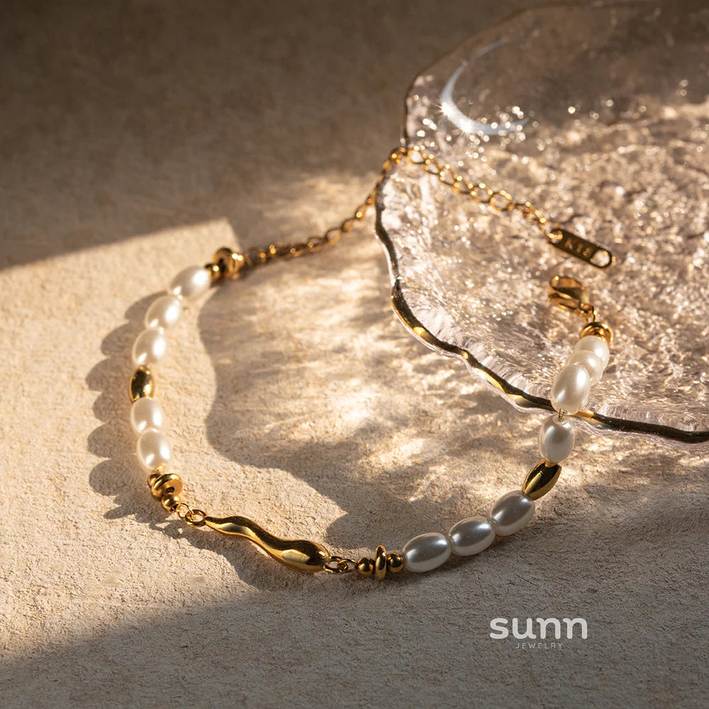 Mazikeen Organic Teardrop Pearl Bracelet