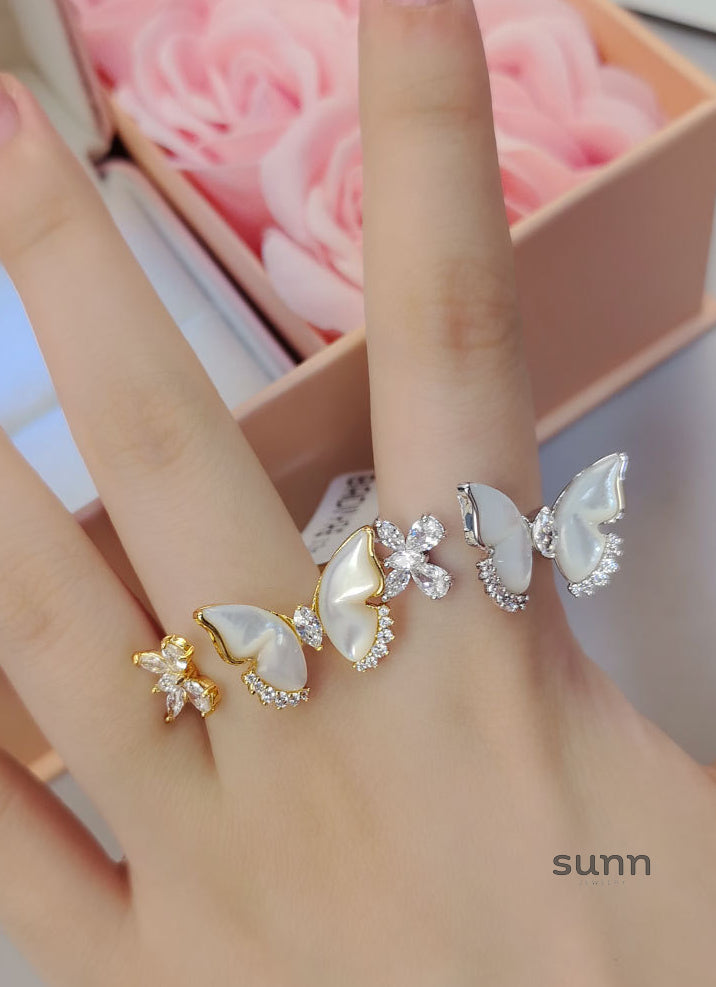 Mazzy Iridescent Butterfly Ring [LWB2O8CY]