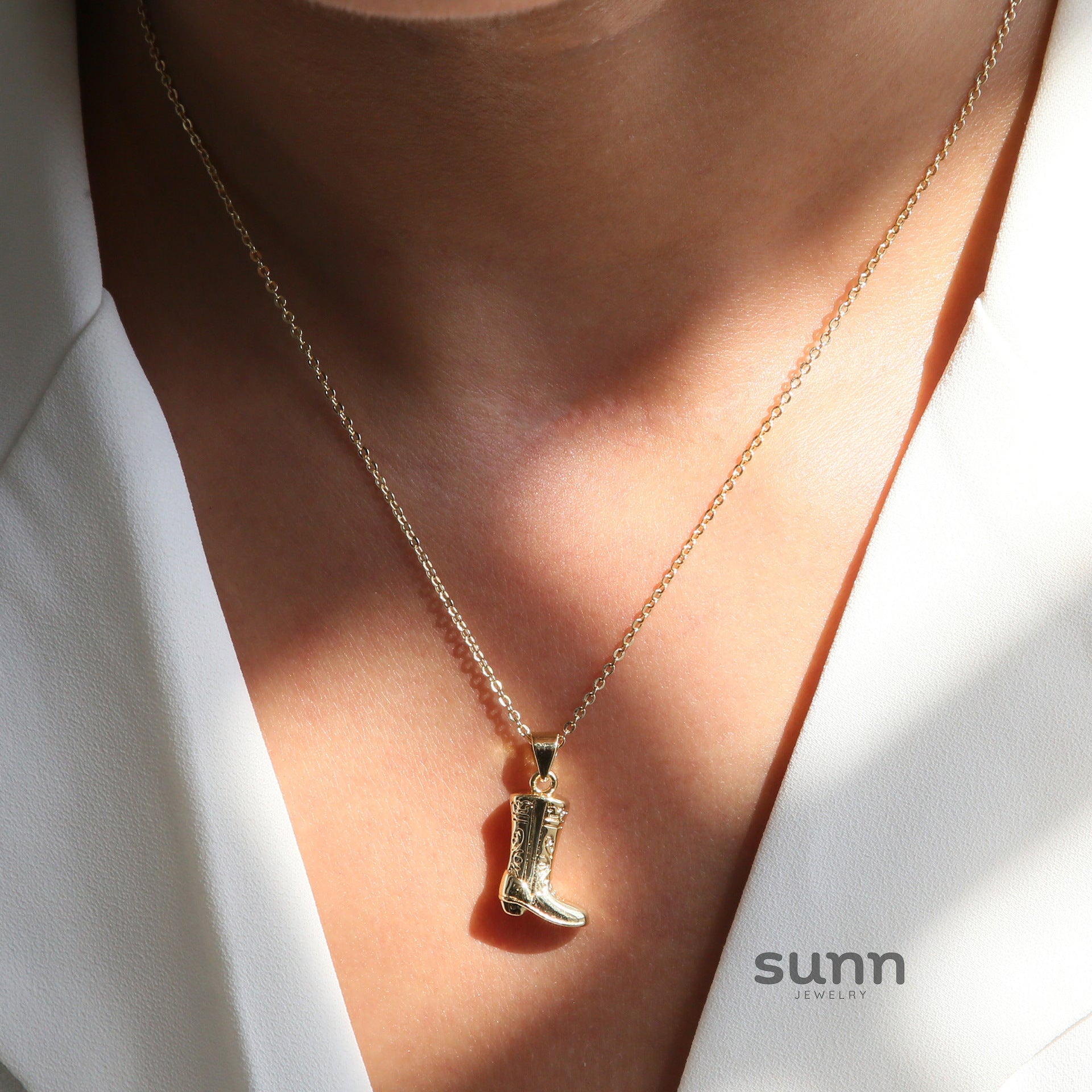 Mckinlee High Heel Boot Necklace [MMVVRGE5]