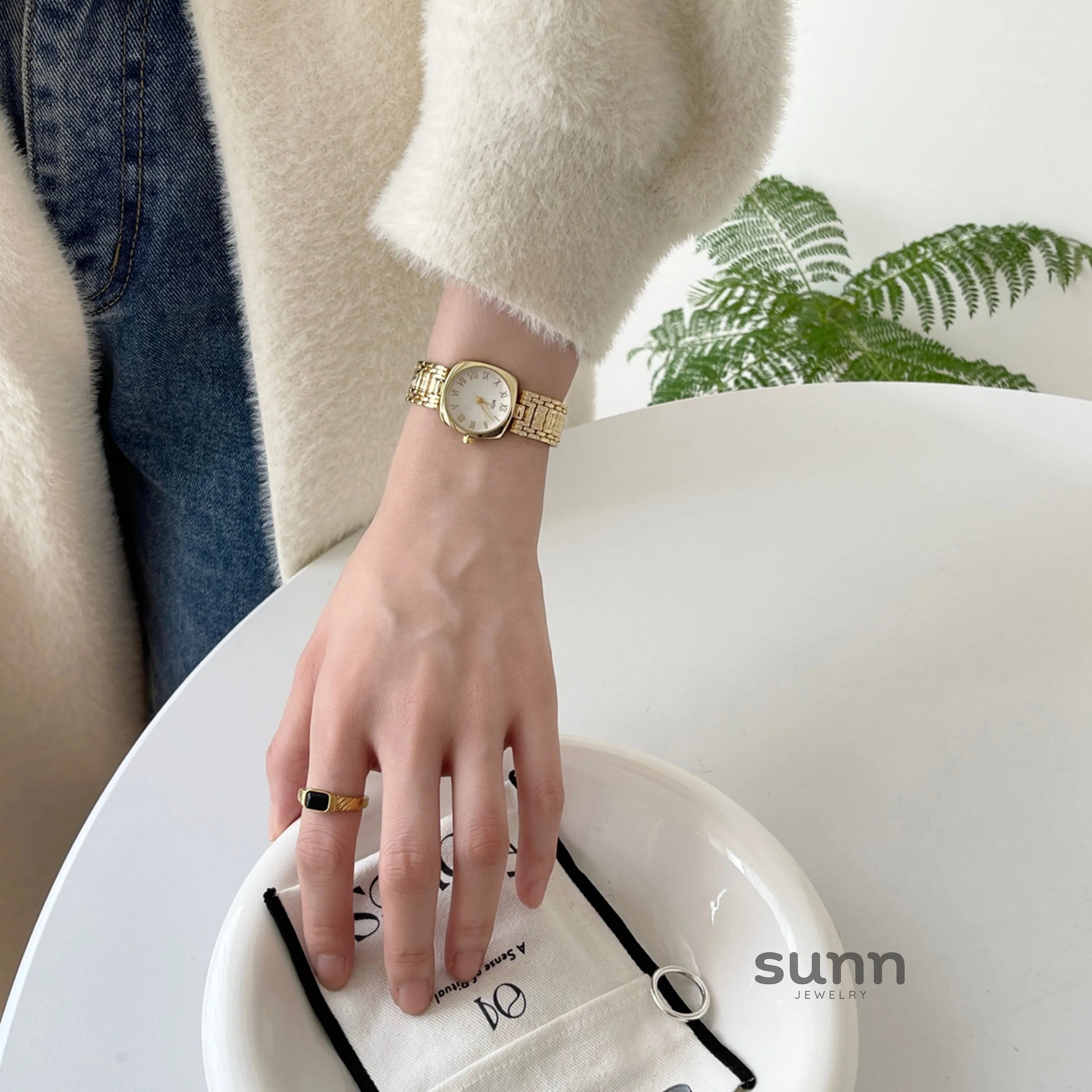 Meena Retro Square Watch