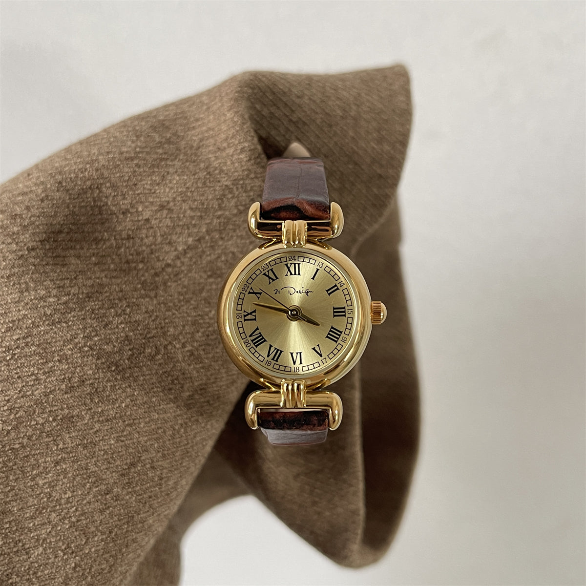 Meera Petite Quartz Watch [DC3XHJQB]