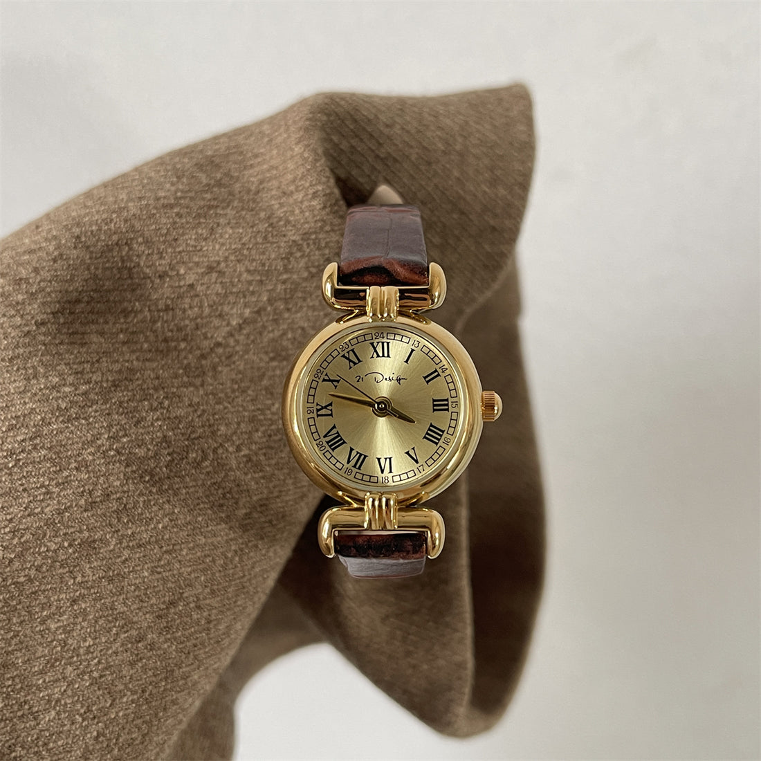 Meera Petite Quartz Watch [DC3XHJQB]
