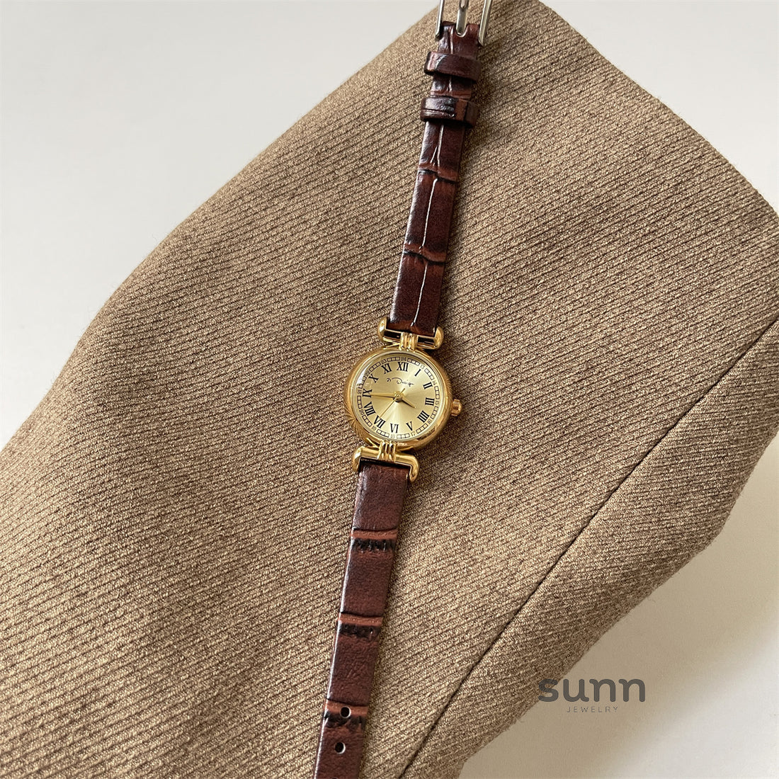 Meera Petite Quartz Watch [DC3XHJQB]