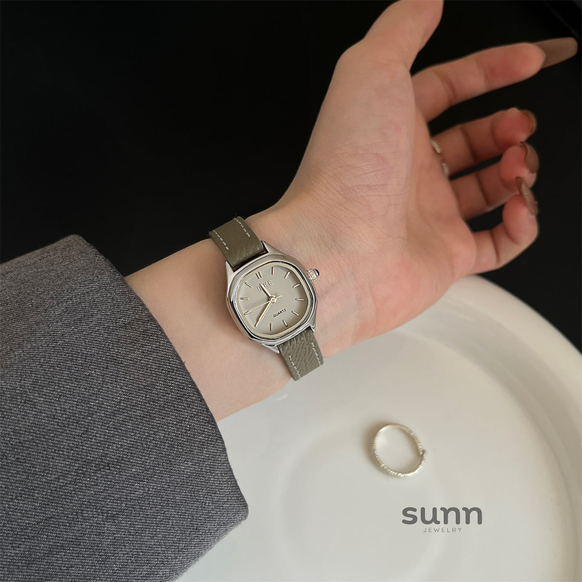 Meera Sleek Square Watch [Q6GWCD1M]