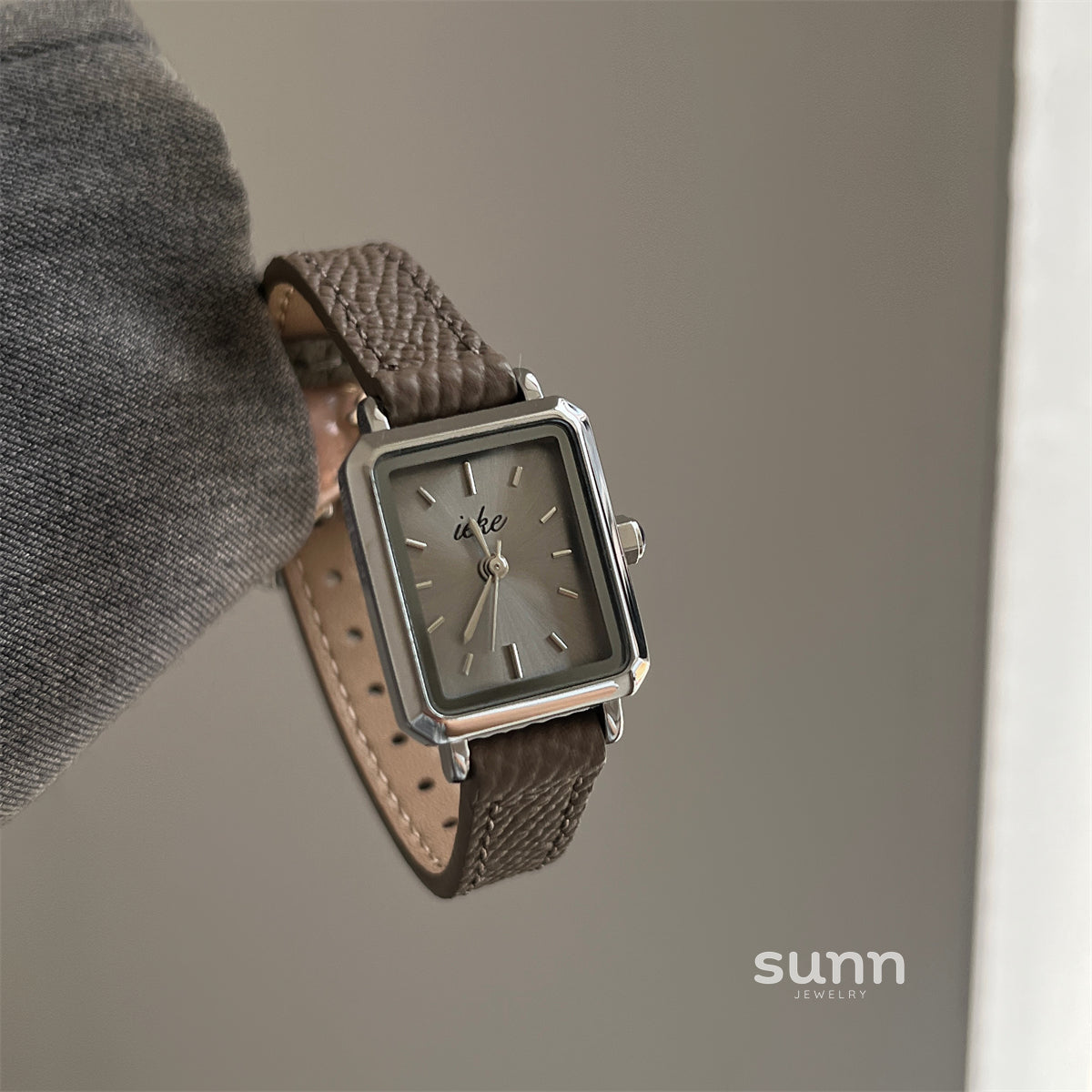 Meera Sleek Square Watch [87LA2H4R]