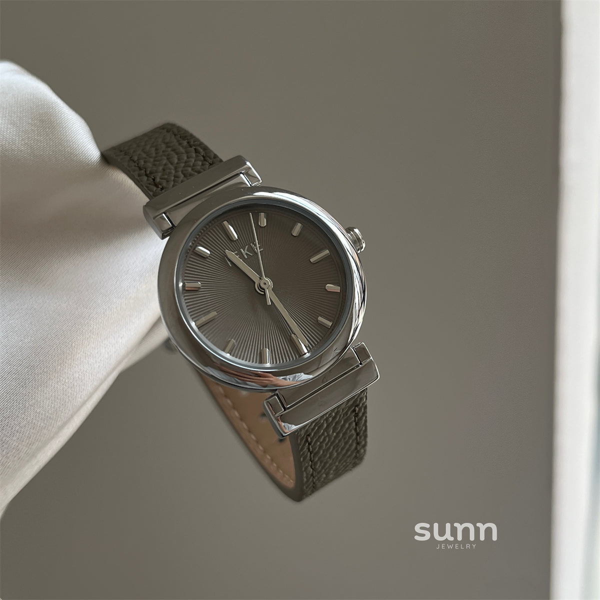Meera Sleek Square Watch [MX1DURIG]