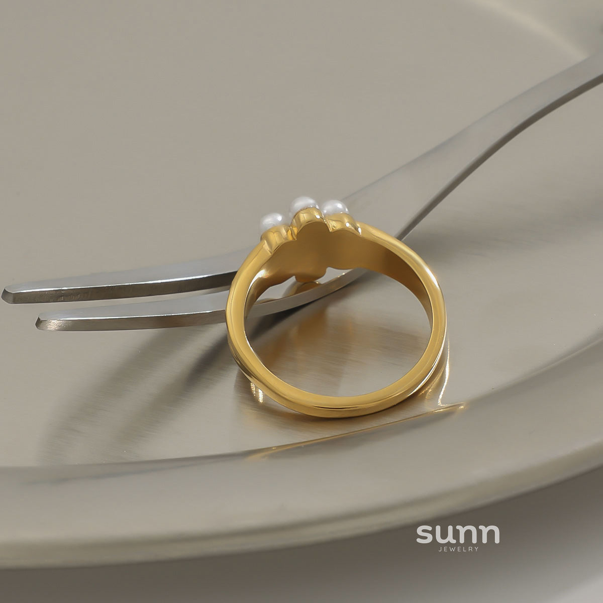 Meher Pearl Geometric Ring [8ROU0UQJ]