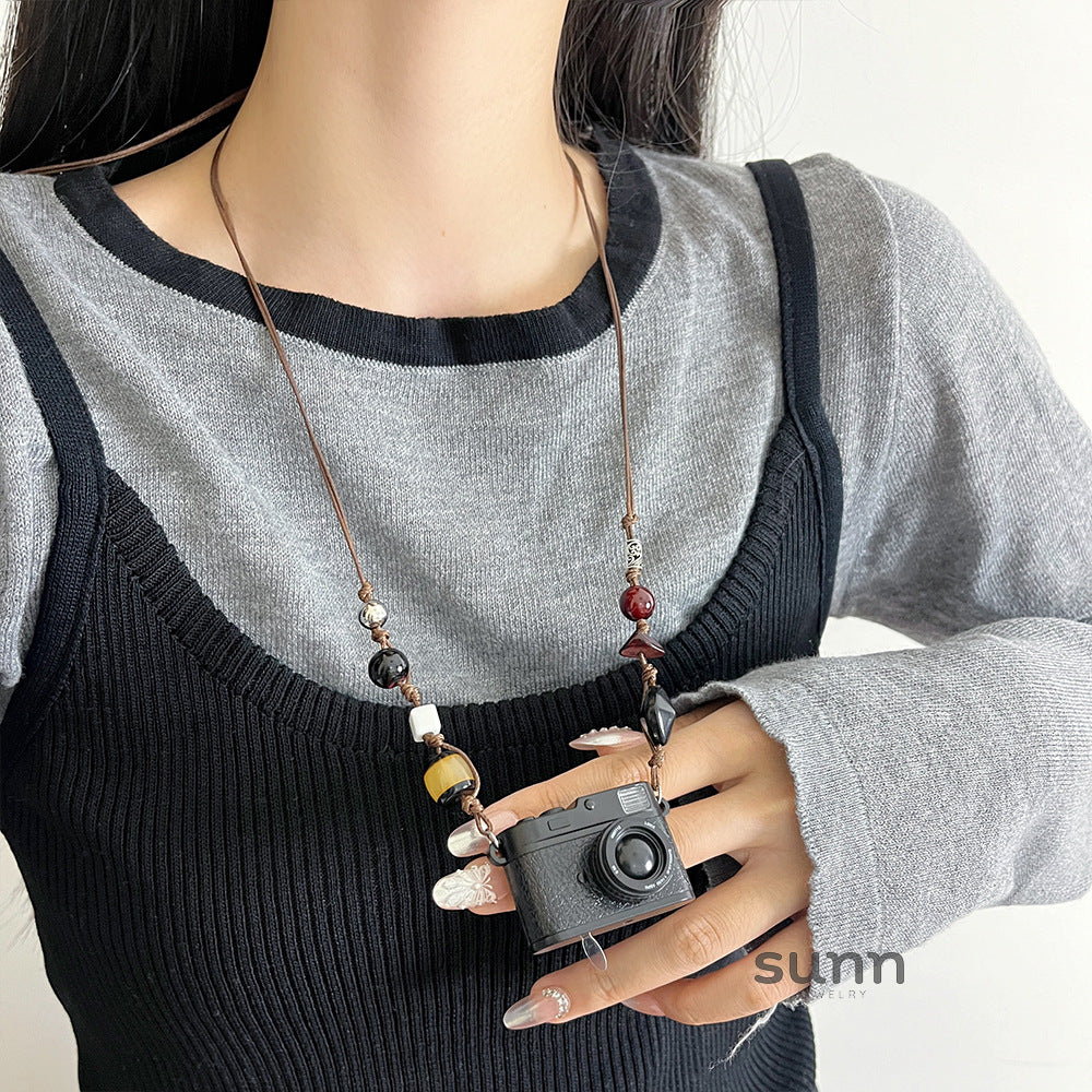 Meira Dachshund Sweater Necklace [RZBEMAPO]