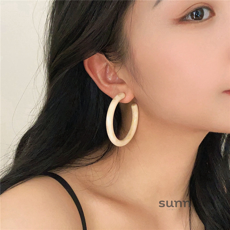 Melia Smudged C-Hoop Earrings [EZ9CR035]
