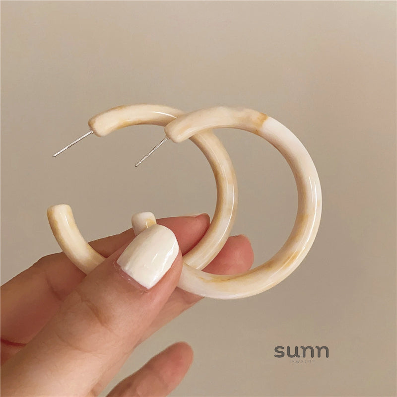 Melia Smudged C-Hoop Earrings [J4VU7Z74]