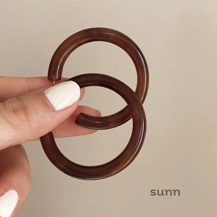 Melia Smudged C-Hoop Earrings [W6X54UKF]