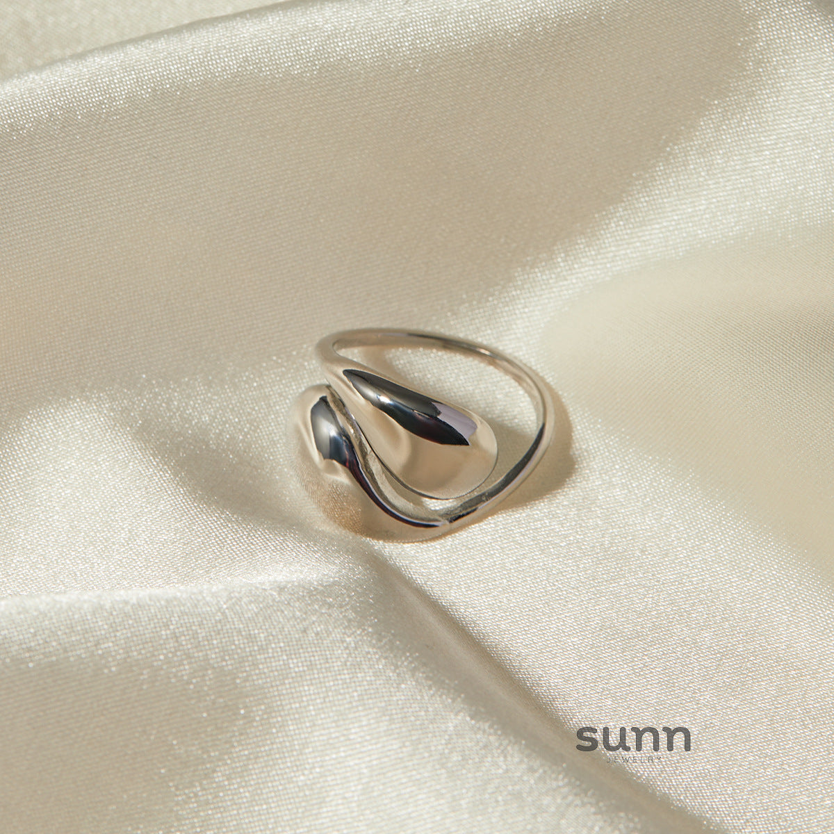 Meliah Polished Interlocked Ring