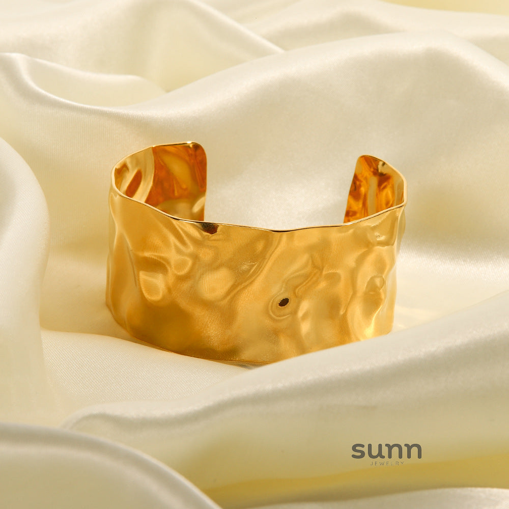 Melonie Irregular Gold Bangle [GE4JBOKH]