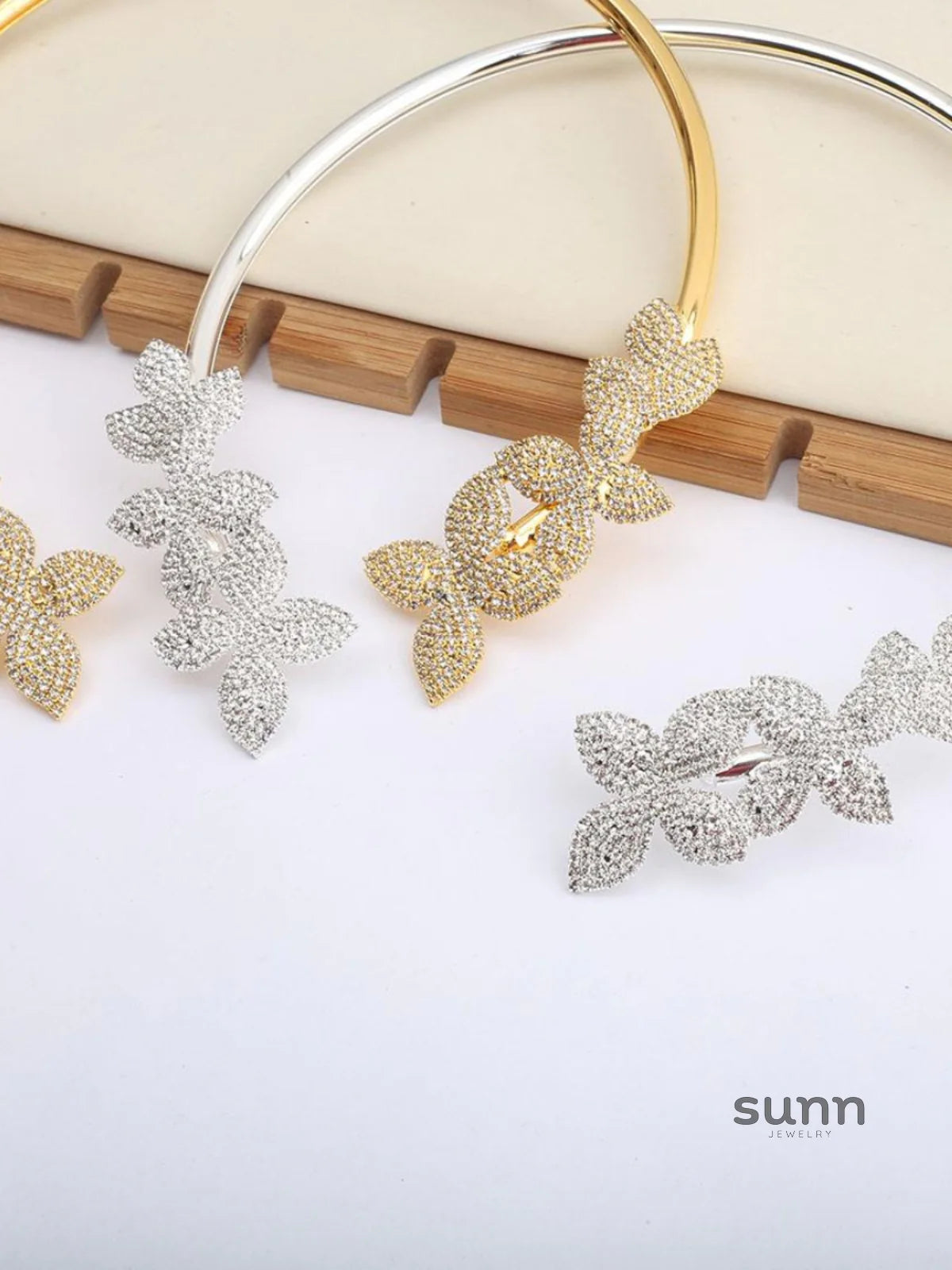Mera Floral Crystal Choker
