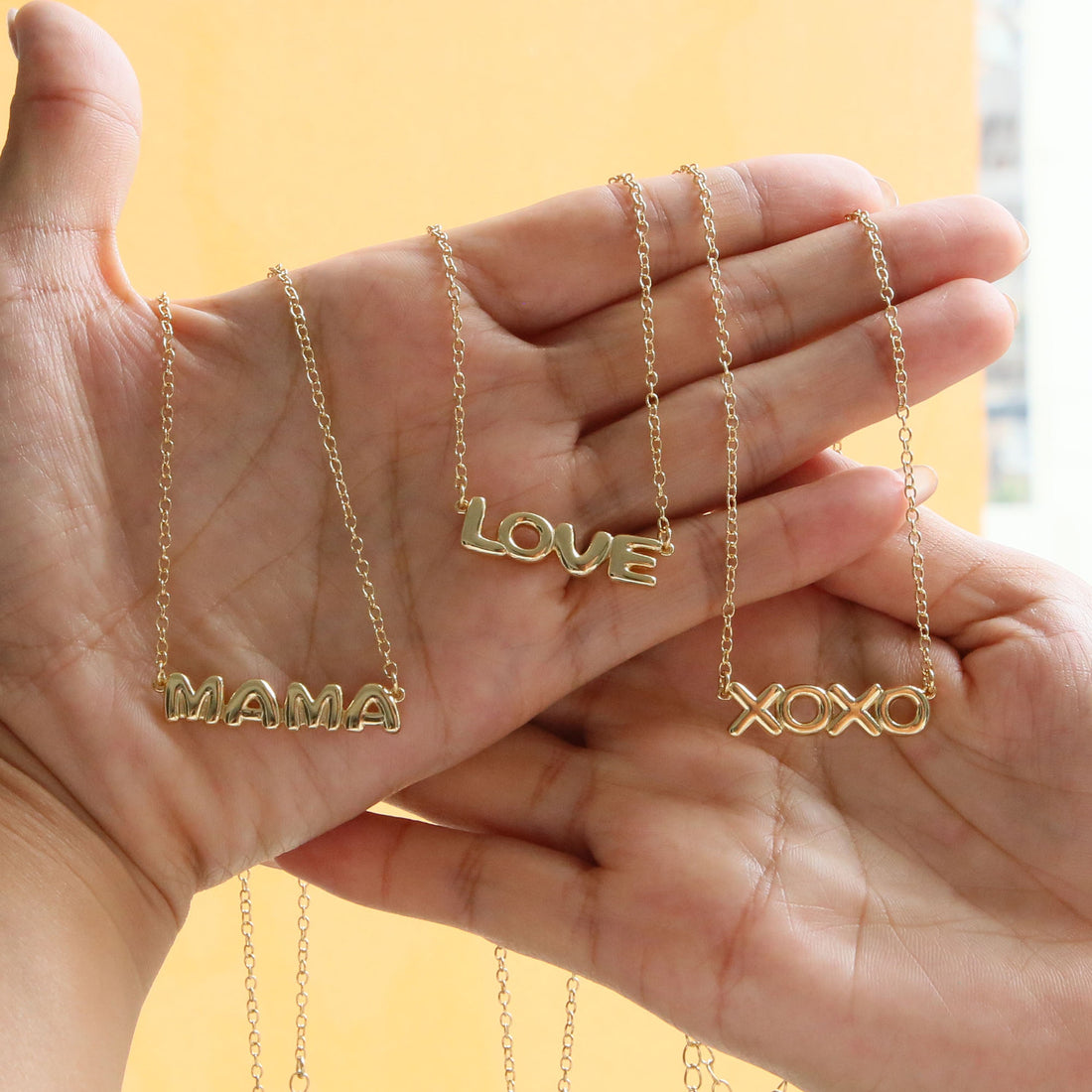 Mercedez Bubble LOVE XOXO Necklace [TZ1CKRV2]