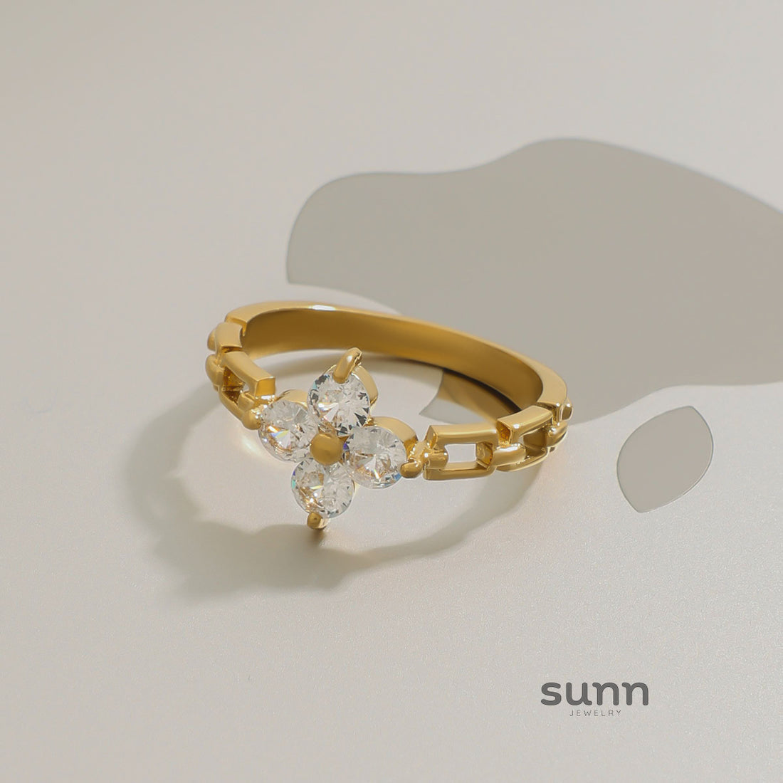 Merci Clover Zircon Ring [3NUMXWCZ]