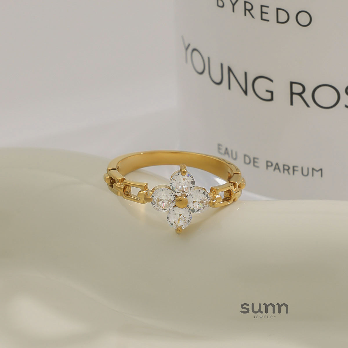 Merci Clover Zircon Ring [7D684LKM]
