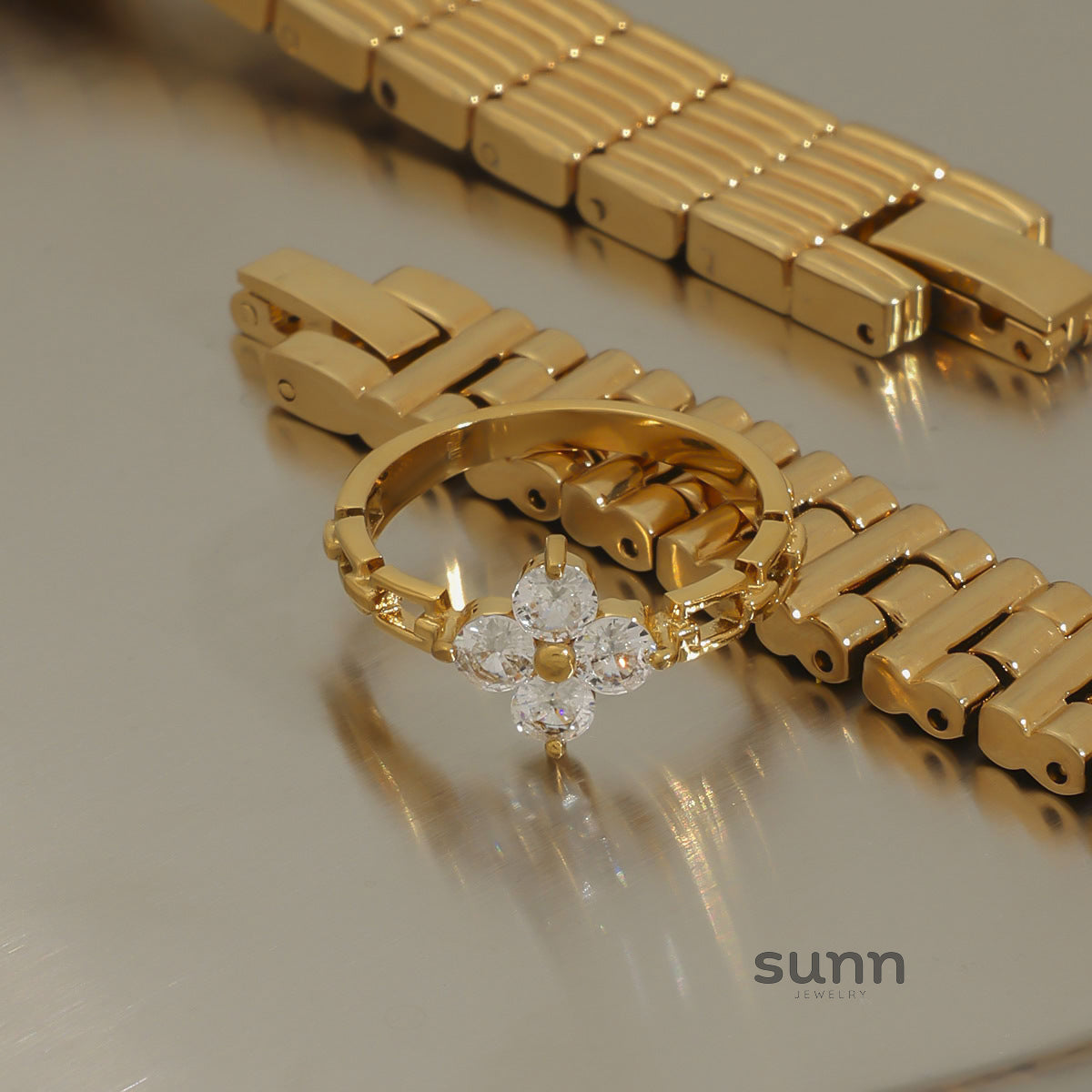 Merci Clover Zircon Ring [ZVX914A1]