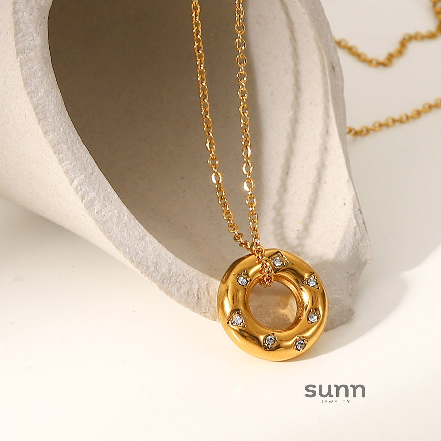 Mercy Layered Cutout Ring Necklace [LJSZXFKA]