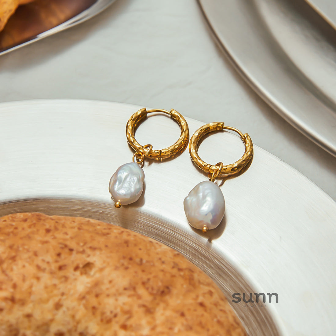 Messiah Pearl Drop Earrings [XL4U8EOP]