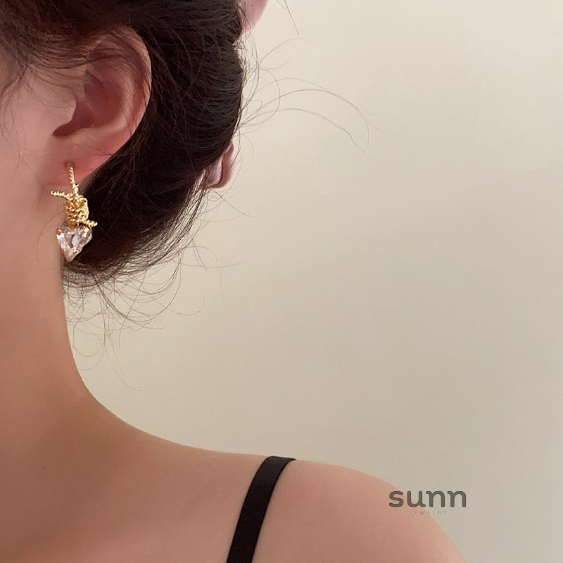 Mikenna Pearl Heart Earrings [VXPOM334]