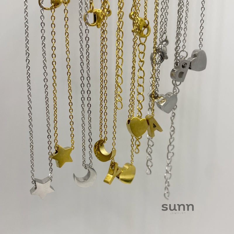 Mila Delicate Initial Necklace [XVTJHM6E]