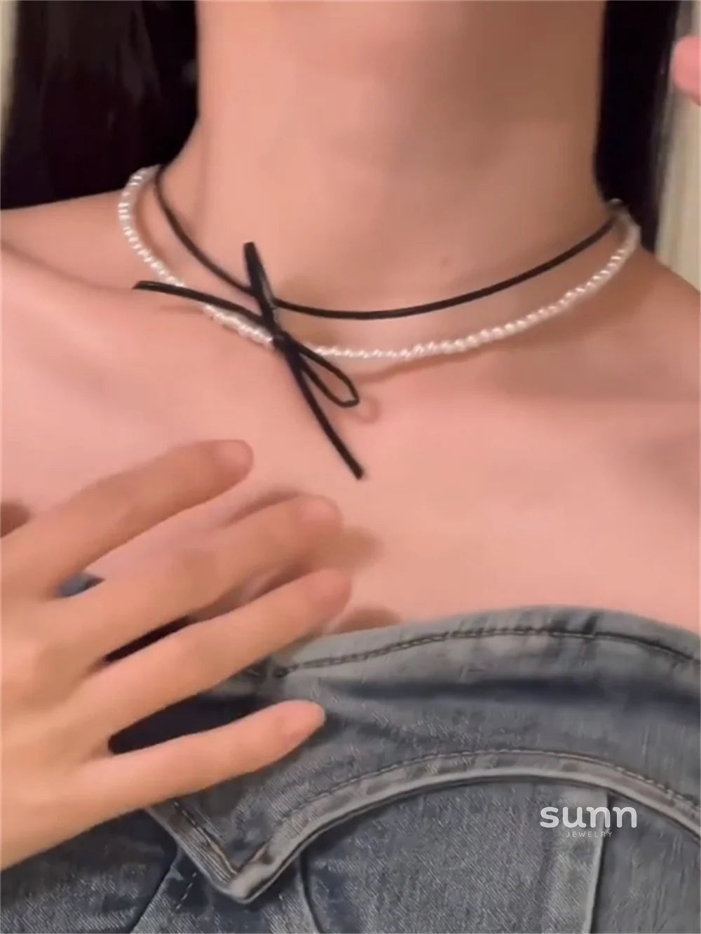 Mila Pearl Bow Necklace