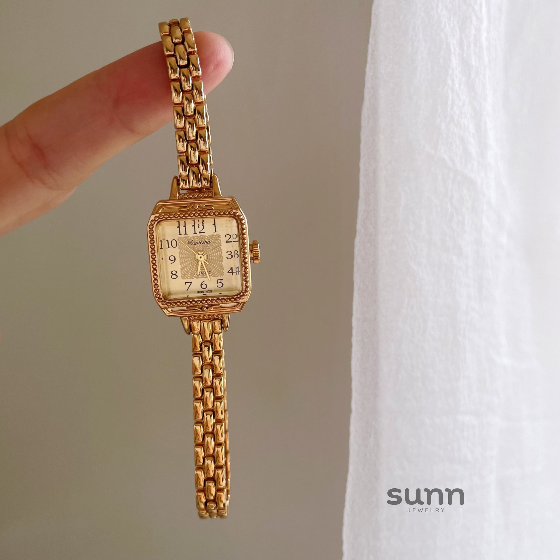 Milana Gold Square Bracelet Watch [PYGPM4CN]