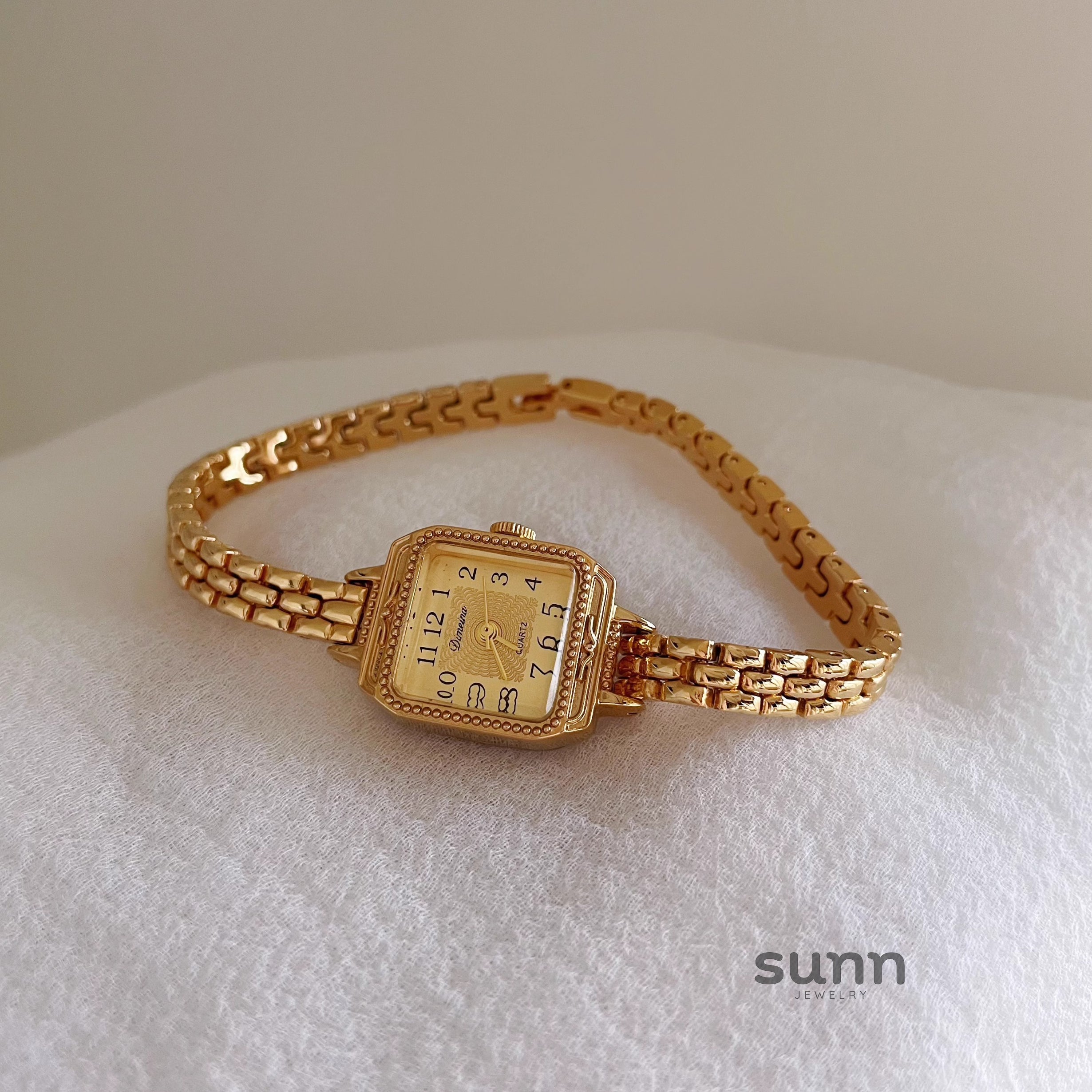 Milana Gold Square Bracelet Watch [2P2LKX0Y]