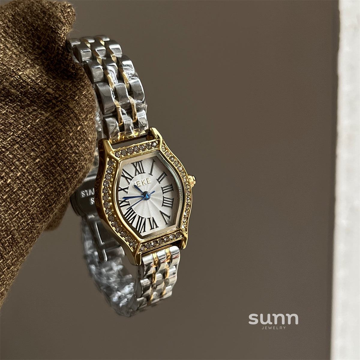 Milliana Barrel Diamond Watch [GJCL1AXU]