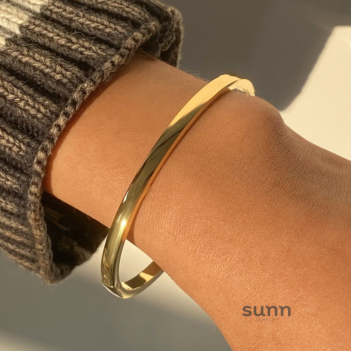 Minerva Glossy Buckle Bracelet [DUQVGNOV]