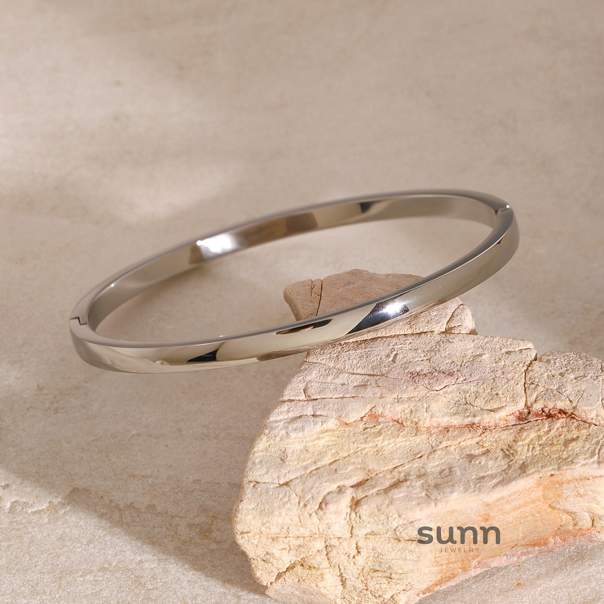 Minerva Glossy Buckle Bracelet [P1TVWU3U]