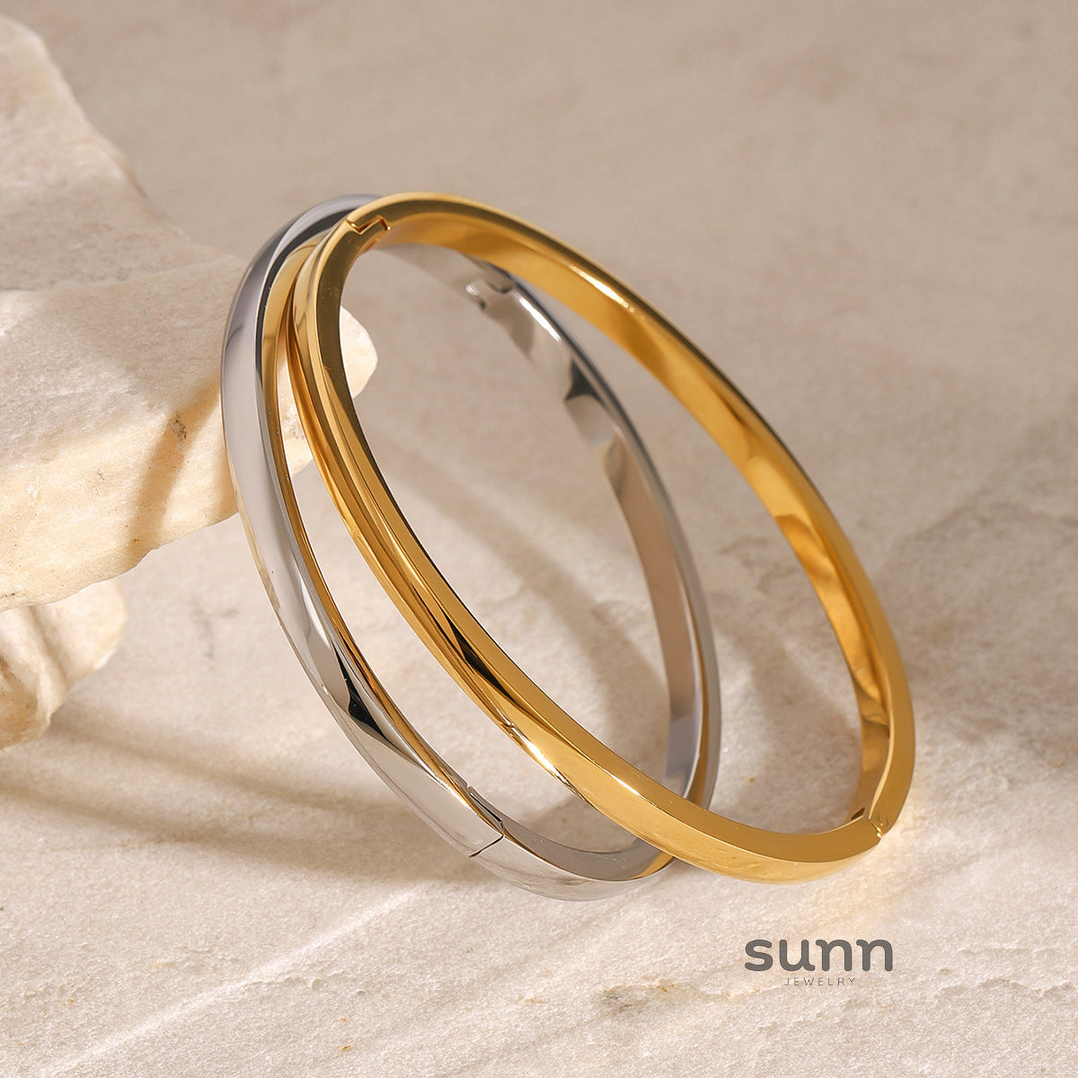 Minerva Glossy Buckle Bracelet [OQUJ9MPJ]
