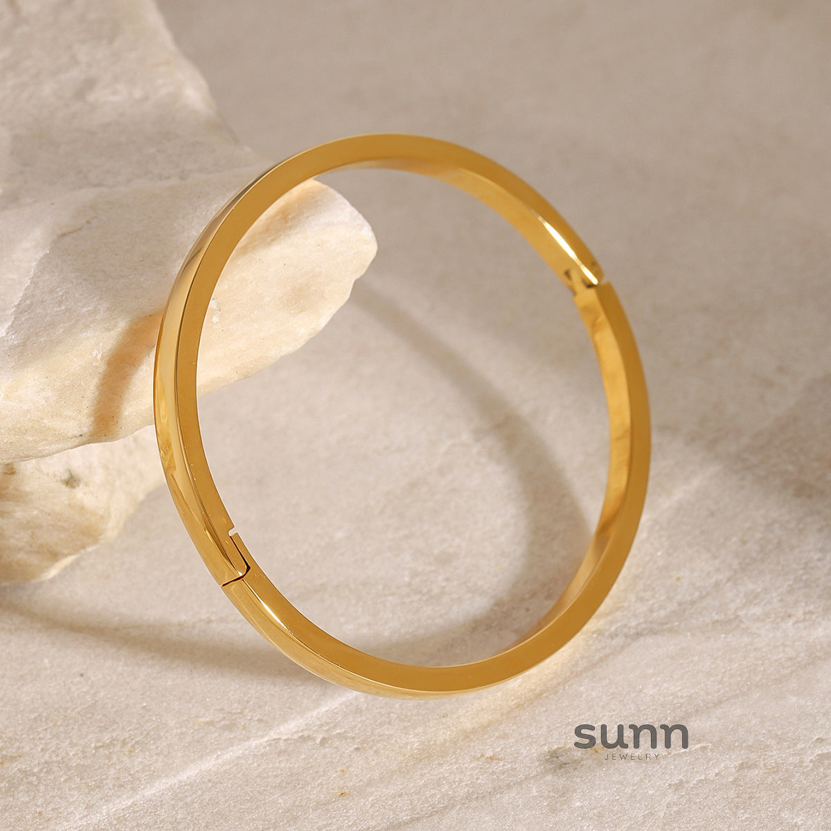 Minerva Glossy Buckle Bracelet [EI4D8RAD]