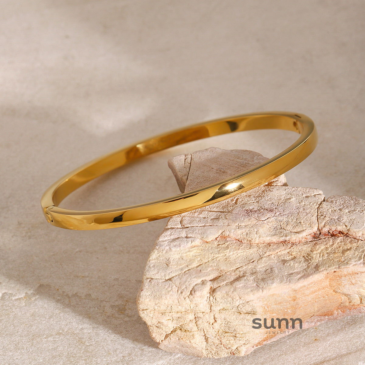 Minerva Glossy Buckle Bracelet [GBIIIIBI]