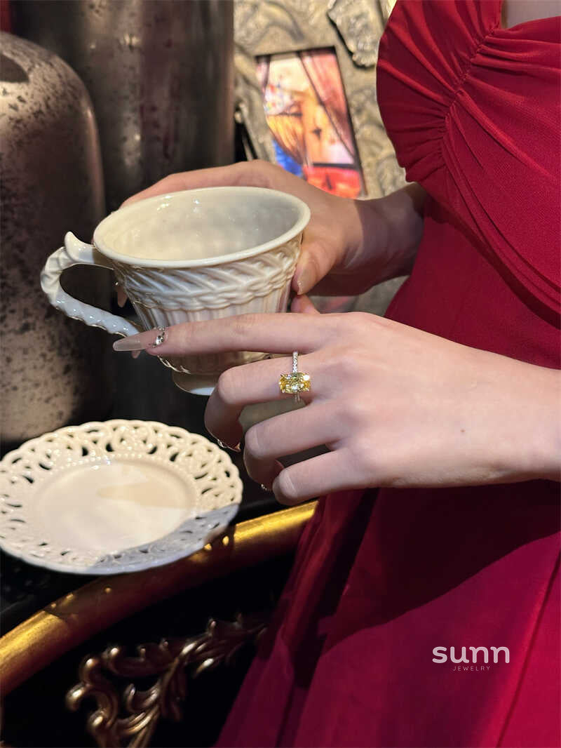 Minka Sparkling Oval Ring [CKL20N02]