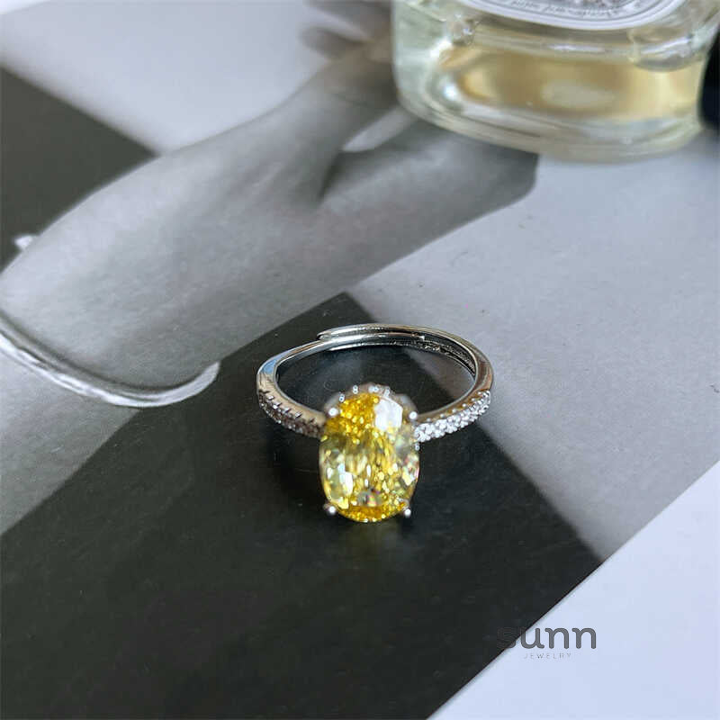 Minka Sparkling Oval Ring [ZXBB6XQ9]